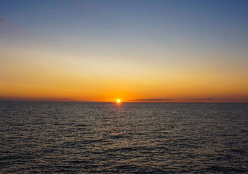 Blick auf Atlantik beim Sonnenuntergang